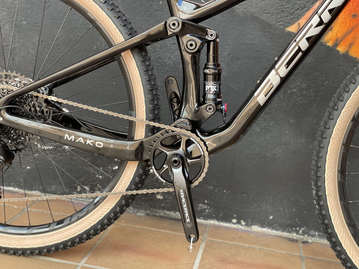 BERRIA MAKO 4 MODELO 2022 TALLA M - Imagen 6