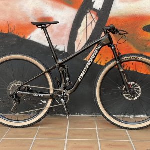 BERRIA MAKO 4 MODELO 2022 TALLA M