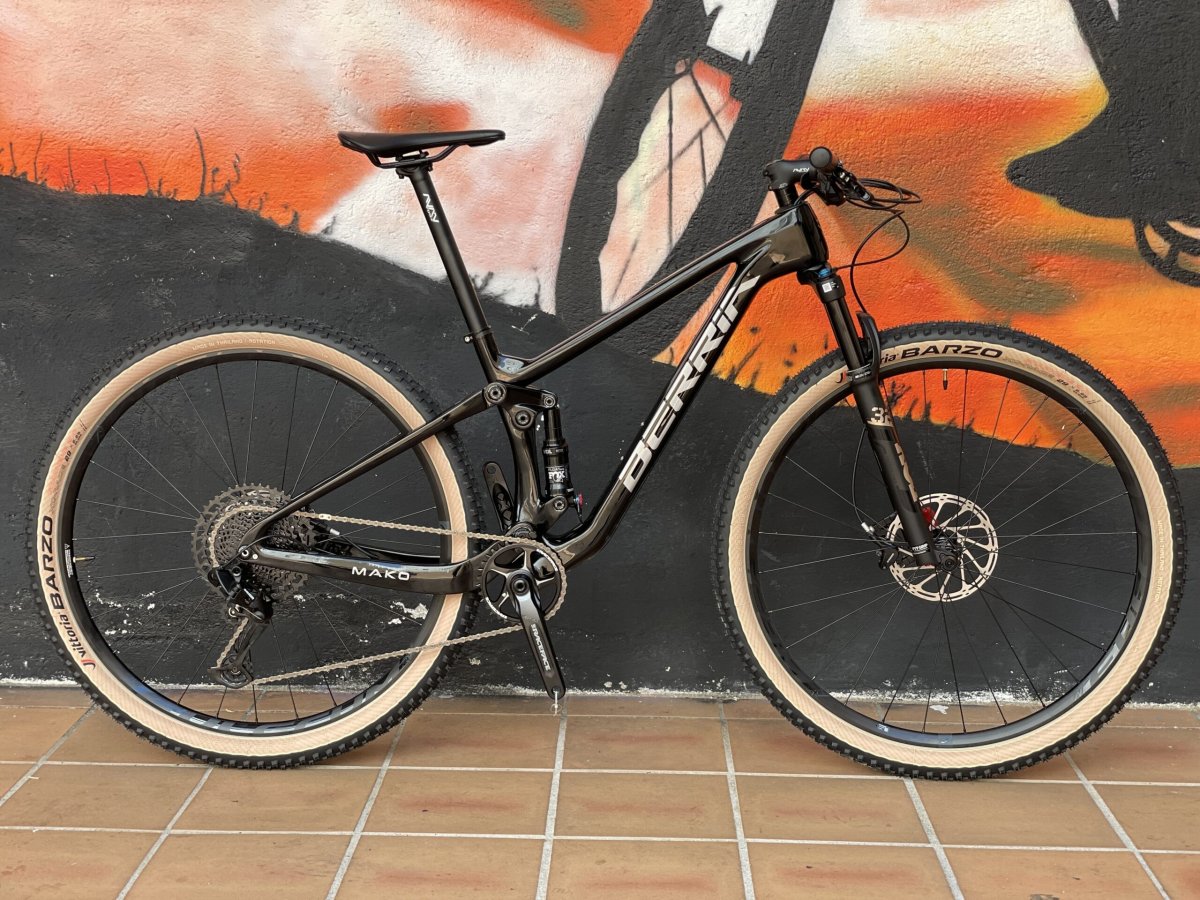 BERRIA MAKO 4 MODELO 2022 TALLA M