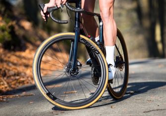 Par de ruedas FFWD TYRO 45 mm Carbon Disc Tubeless - Imagen 6