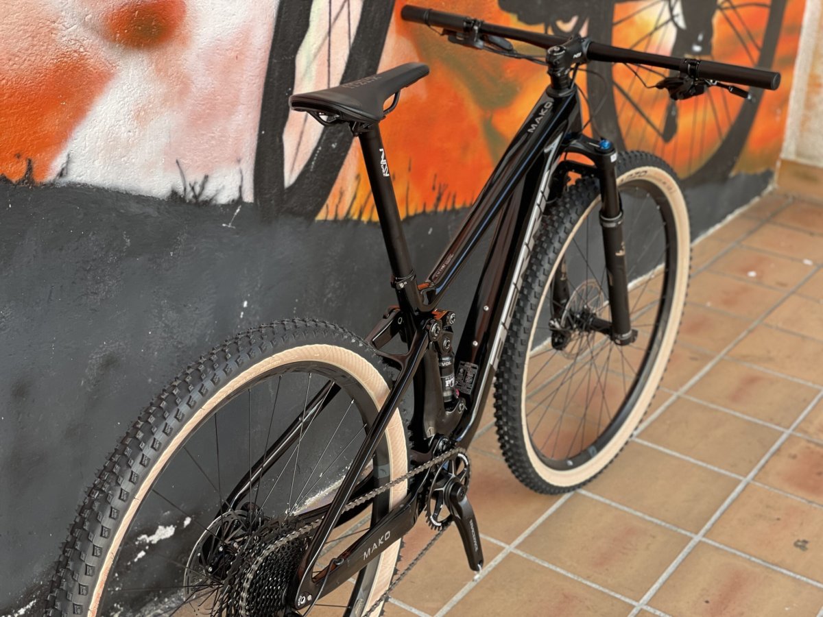 BERRIA MAKO 4 MODELO 2022 TALLA M - Imagen 4