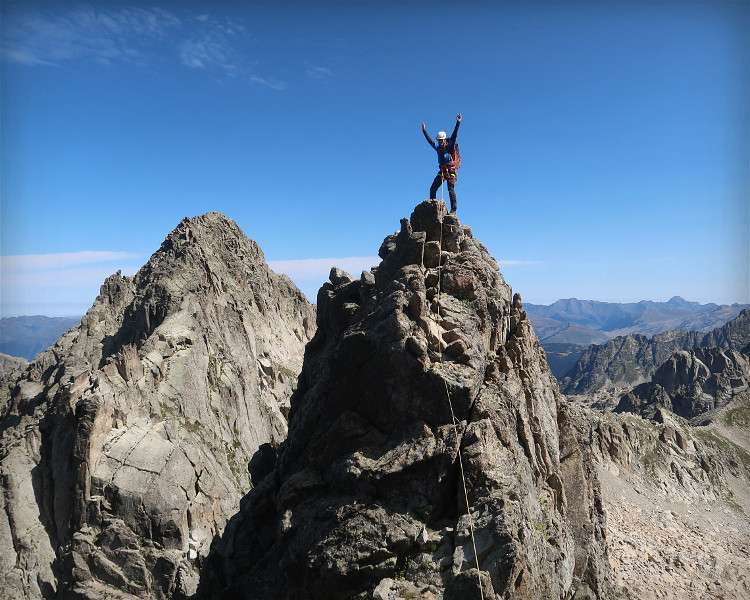 Cresta de Besiberris con guía de alta montaña